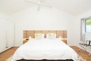 2 quartos, ferros/tábuas de passar roupa, acesso à internet