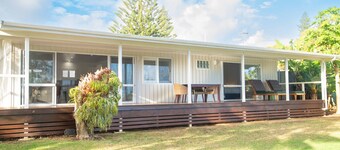 1 bedroom 2 bathroom house with wide verandah, sea views, incl car