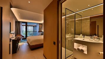 Chambre Supérieure, 1 très grand lit | Minibar, coffres-forts dans les chambres, bureau