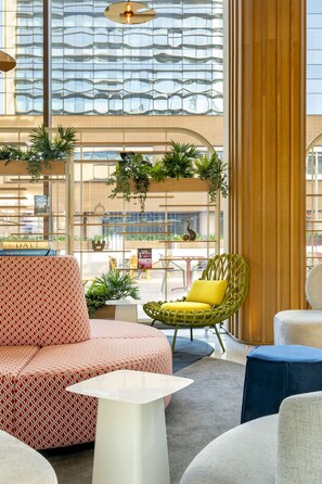 Lobby sitting area - Labtwentytwo Barcelona, A Tribute Portfolio Hotel (Barcelona)