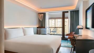 Habitación superior, 1 cama King size | Minibar, caja de seguridad en la habitación y escritorio