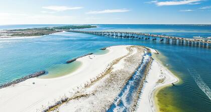 1-Bedroom Luxury Stay at Emerald Grande – Ocean Views & Resort Amenities