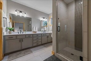 Shower, soap, shampoo, toilet paper - Peaceful & Specious Modern Cabin w/ Hot Tub

 (Ellijay)