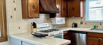 Beautiful home in metro Detroit area with Gameroom 4BD