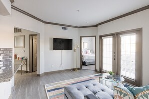 Smart TV, computer monitors, printers - Comfy Lux Pad/2bed/2bath/ NRG/ Texas Medical Center (Houston)