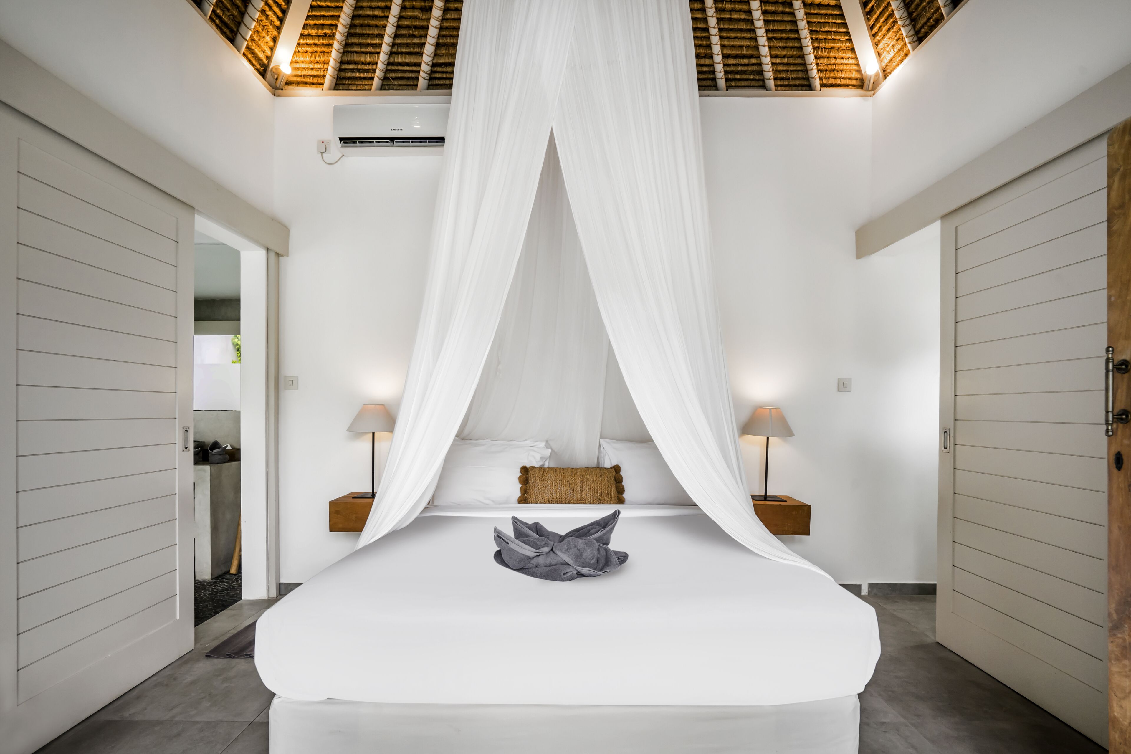 Villa Deluxe, 4 habitaciones, piscina privada, vistas a la piscina | 4 dormitorios, ropa de cama de alta calidad, caja fuerte y escritorio