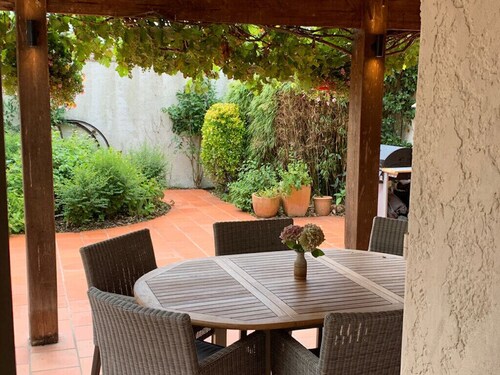 2 Bed Vineyard House - Sleeps 6 - Pets Welcome