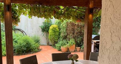 2 Bed Vineyard House - Sleeps 6 - Pets Welcome