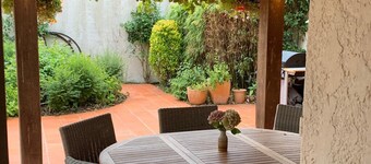 Sleeps 6 Vineyard Escape- PetsOK & Airport Access