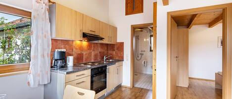 Geladeira, fogão, cooktop, cafeteira/chaleira