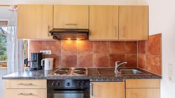 Frigorifero, forno, piano cottura, macchina per tè/caffè