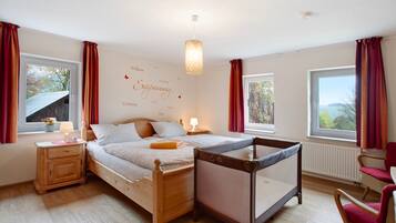 2 bedrooms, desk, iron/ironing board, free WiFi