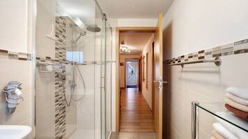 Shower, free toiletries, hair dryer, towels