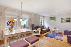 TV, DVD player, stereo - Apartment 'Richters Hof' – A Nature Retreat for Your Getaway! (Schmallenberg)