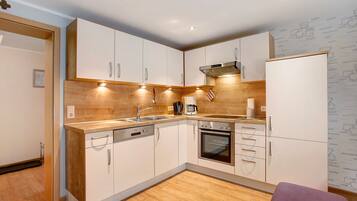 Refrigerador, microondas, horno, placa de cocina