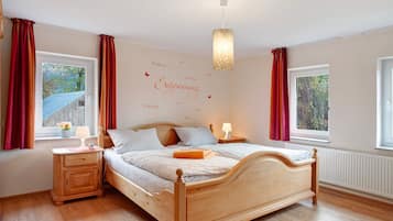 2 habitaciones, escritorio, tabla de planchar con plancha y wifi gratis