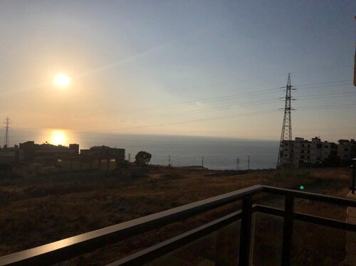 Quite  appt   and sea view to relax your stay 10 min to Sidon  20 min to Beirut 