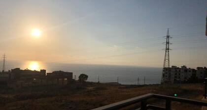 Quite appt and sea view to relax your stay 10 min to Sidon 20 min to Beirut