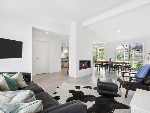 Beachside Getaway - 5 minutes walk to the beach.