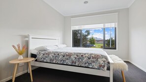 4 chambres, fer et planche à repasser, lit parapluie, accès Internet