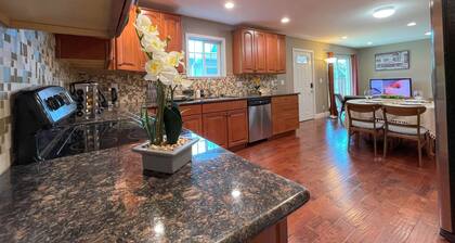 Sunnyvale Great location 2Br/2Bth unit/Kingbed/windows AC