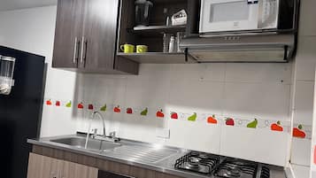 Departamento | Cocina privada | Frigobar, microondas y plancha de cocina