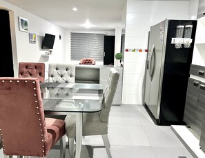 Basic Apartment | Dining