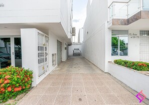 Basic Apartment | Exterior detail