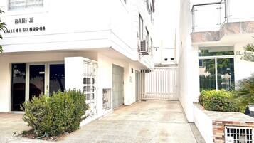 Basic Apartment | Exterior detail