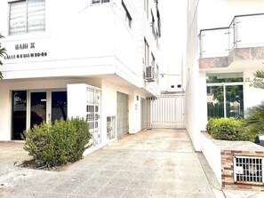 Apartemen Basic | Detail eksterior