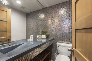 Bathtub, hair dryer, shampoo - Abode at Empire Lodge, private hot tub, Deer Valley area (Park City)