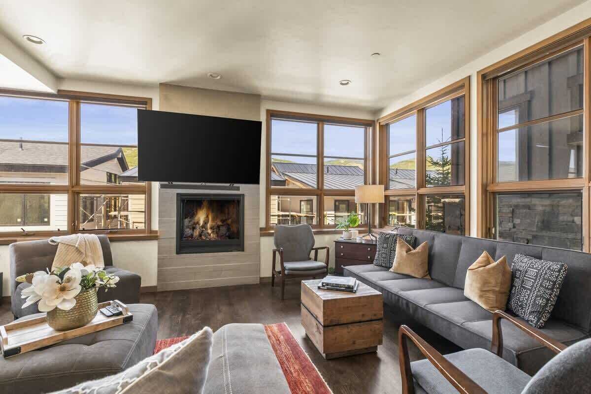 TV, fireplace, offices