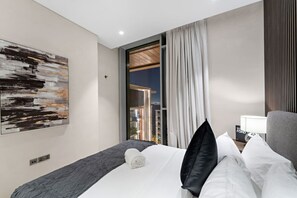 Desk, iron/ironing board, WiFi, bed sheets - Bluewaters 5BR | Panoramic Eye of Dubai Views Near JBR Beach (JBR)