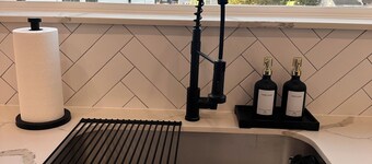 Modern Townhome 3 minutes from downtown & 5 minutes from the heights!