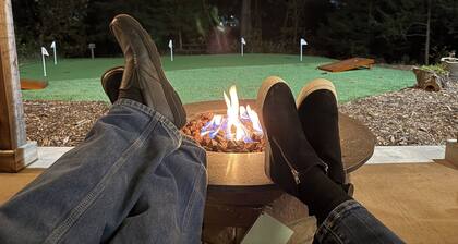 One Bedroom Relaxing Woodland Getaway with Putting Green and Walking Trails