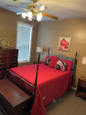 3 室のベッドルーム、アイロン / アイロン台、WiFi (無料)、ベッドシーツ