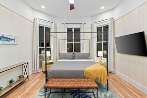 5 bedrooms, desk, iron/ironing board, travel crib