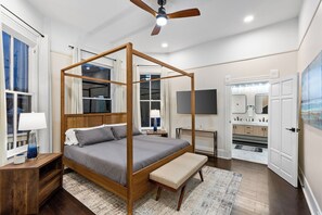 5 Schlafzimmer, Schreibtisch, Bügeleisen/Bügelbrett, Reisekinderbett