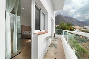 Property grounds - Vacation Home "Loft Punta del Hidalgo" with Sea View, Balcony & Wi-Fi (Punta del hidalgo)