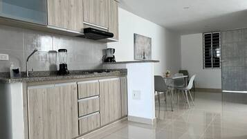Departamento básico | Cocina privada | Refrigerador, licuadora y plancha de cocina