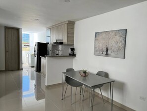 Basic Apartment | Dining - Cerca del Paraíso Río Guatapuri (Valledupar)