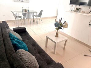 Basic Apartment | Living area
