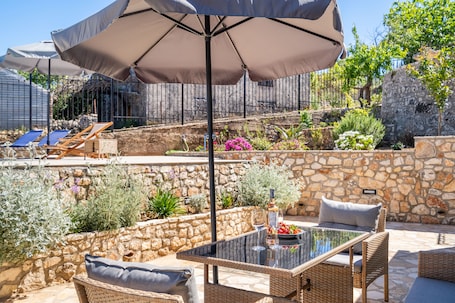 Outdoor dining. Villa 'Milia's House' with Sea View, Wi-Fi and Air Conditioning