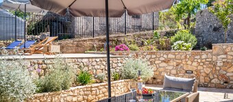 Villa 'Milia's House' with Sea View, Wi-Fi and Air Conditioning