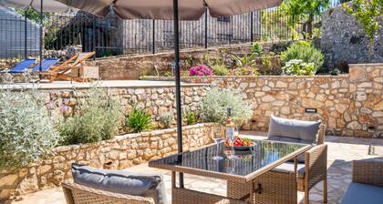 Villa 'Milia's House' with Sea View, Wi-Fi and Air Conditioning