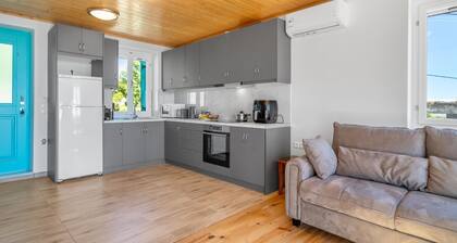 Villa 'Milia's House' with Sea View, Wi-Fi and Air Conditioning