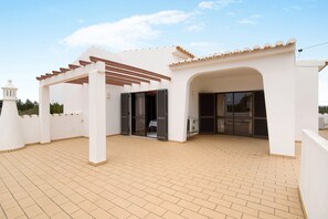 Exterior - Casa das Areias with Private Pool, Wi-Fi, and Air Conditioning (Porches)