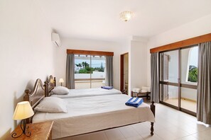 5 bedrooms, free WiFi, bed sheets - Casa das Areias with Private Pool, Wi-Fi, and Air Conditioning (Porches)
