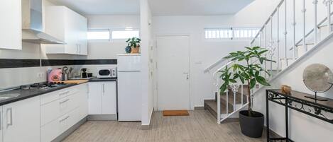 Apartment, 3 Bedrooms | Private kitchen | Fridge, microwave, stovetop, coffee/tea maker