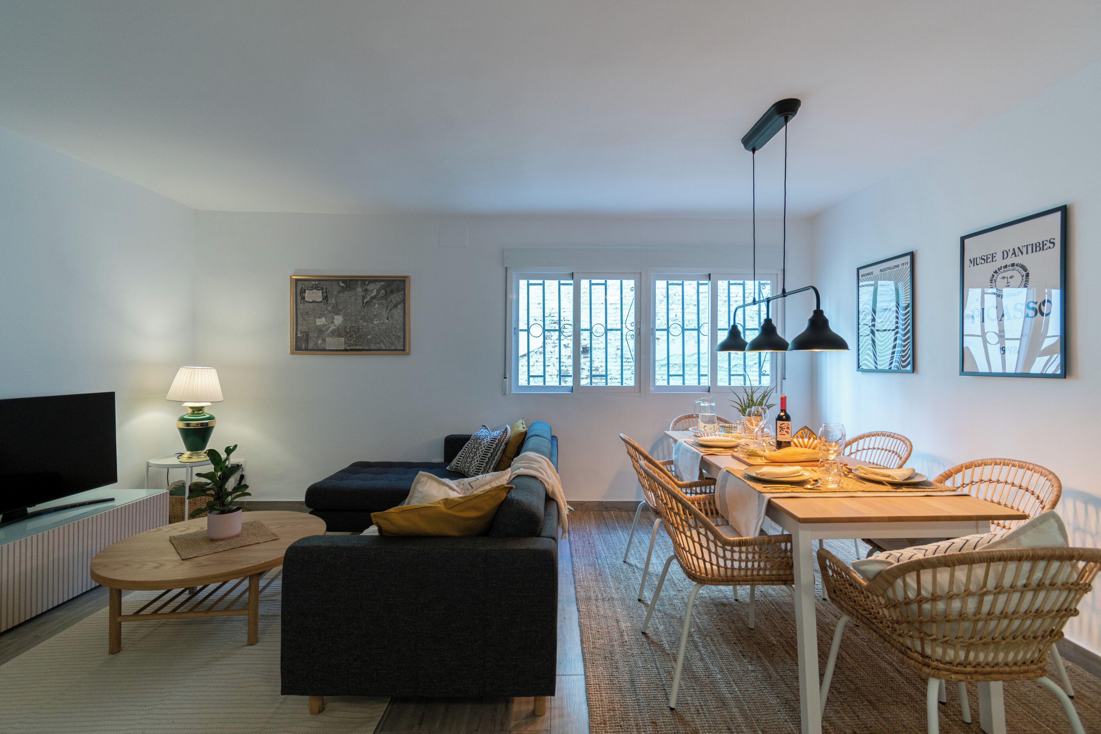 Apartment, 3 Bedrooms | Living room | Smart TV